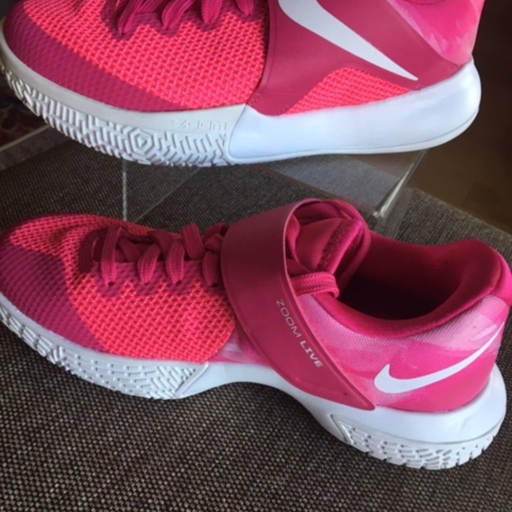 Nike Zoom Live Fushia Athletic Shoe size 5